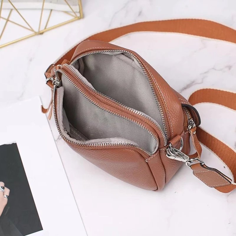 กระเป๋าสะพายข้างหนังวัวแท้ ดีไซน์ Flap เรียบหรู พร้อม 2 สายสะพาย versatile! - Image 14