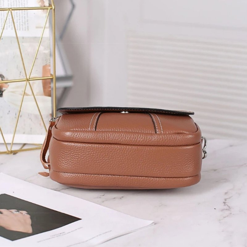 กระเป๋าสะพายข้างหนังวัวแท้ ดีไซน์ Flap เรียบหรู พร้อม 2 สายสะพาย versatile! - Image 13