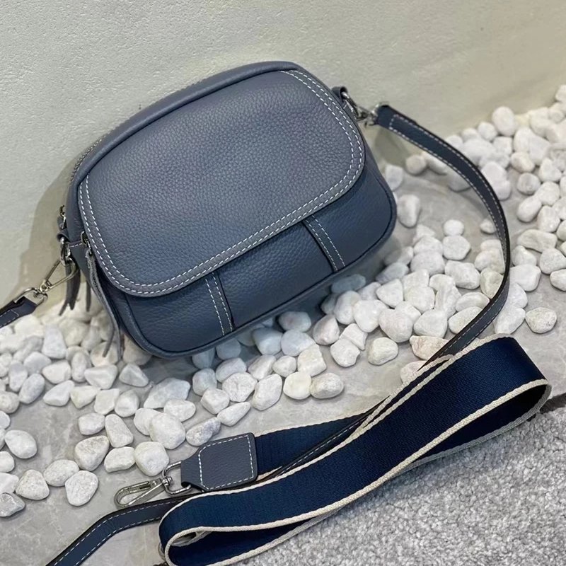 กระเป๋าสะพายข้างหนังวัวแท้ ดีไซน์ Flap เรียบหรู พร้อม 2 สายสะพาย versatile! - Image 8