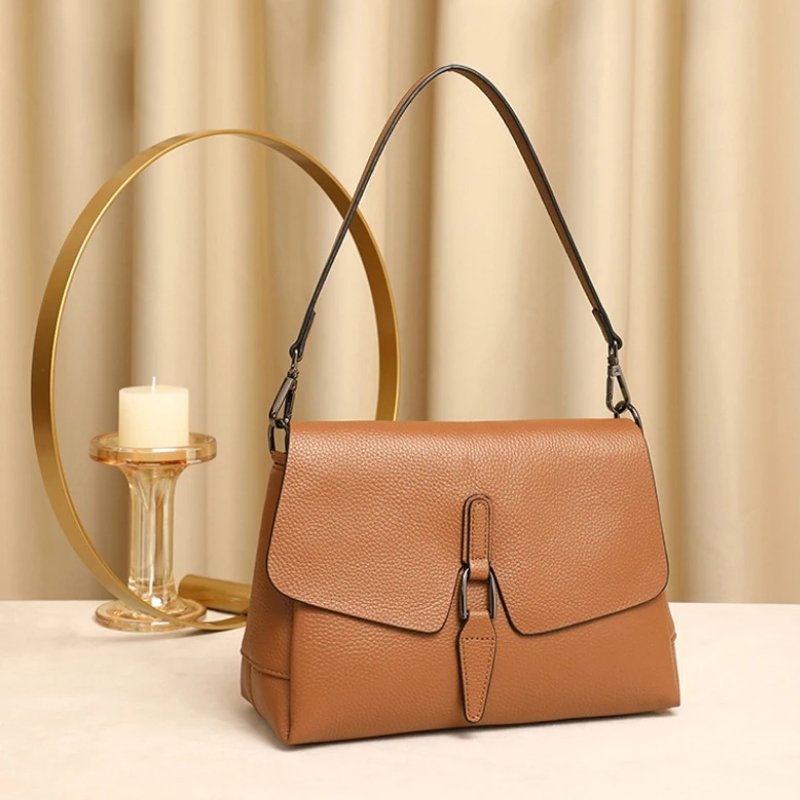 กระเป๋าสะพายข้างหนังวัวแท้ ดีไซน์ Flap ทันสมัย พร้อม 3 ช่องจุของได้เยอะ! - Image 7