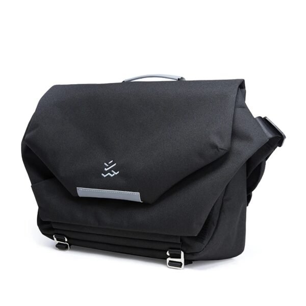 กระเป๋าสะพายข้าง Oxford กันน้ำ ดีไซน์เท่ ทนทาน พร้อมช่องซิปกันขโมย!