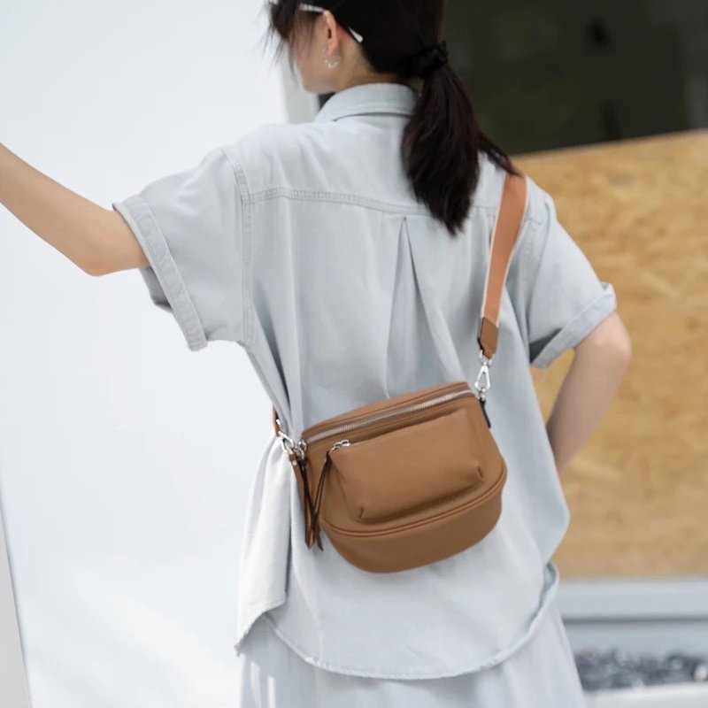 กระเป๋าสะพายข้างหนังวัวแท้ Saddle Bag ดีไซน์แฟชั่น พร้อมลุยทุกวัน! - Image 12