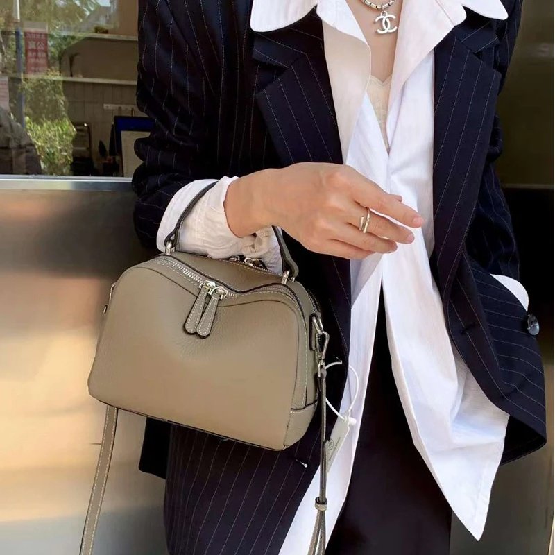 กระเป๋าหนังวัวแท้ TOGO ดีไซน์ Shell สวยหรู พร้อม 2 สายสะพาย! - Image 18