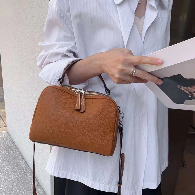 กระเป๋าหนังวัวแท้ TOGO ดีไซน์ Shell สวยหรู พร้อม 2 สายสะพาย! - Image 15