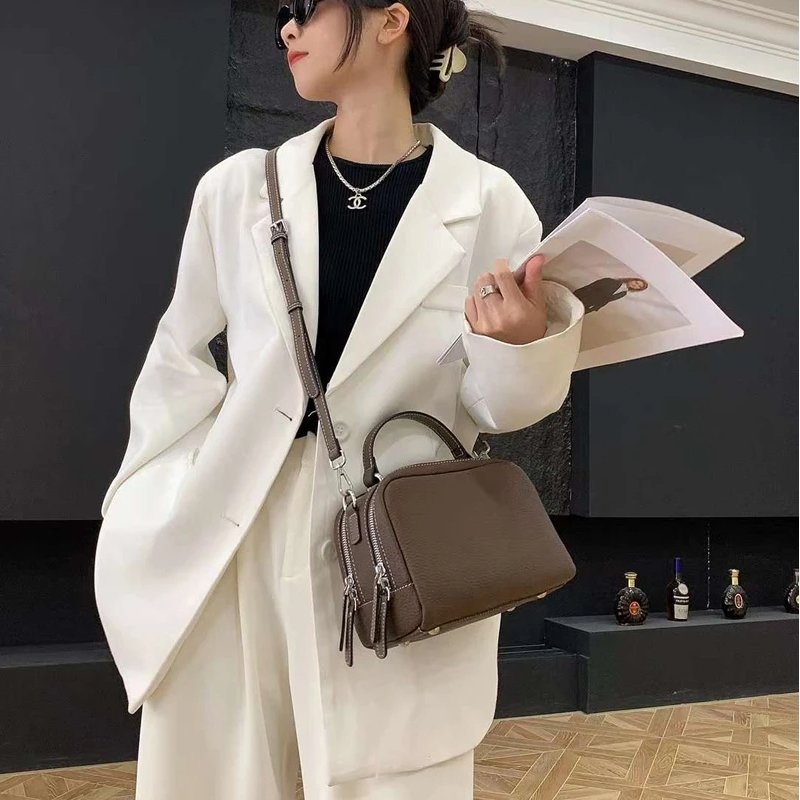 กระเป๋าหนังวัวแท้ TOGO ดีไซน์ Shell สวยหรู พร้อม 2 สายสะพาย! - Image 14