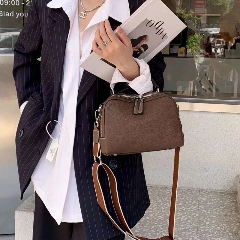 กระเป๋าหนังวัวแท้ TOGO ดีไซน์ Shell สวยหรู พร้อม 2 สายสะพาย! - Image 13