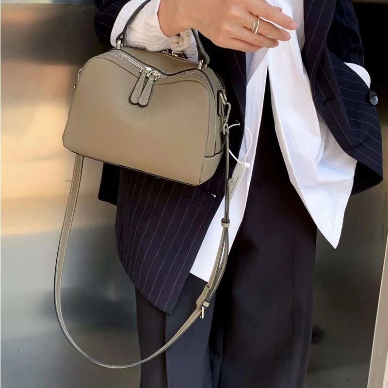 กระเป๋าหนังวัวแท้ TOGO ดีไซน์ Shell สวยหรู พร้อม 2 สายสะพาย! - Image 12