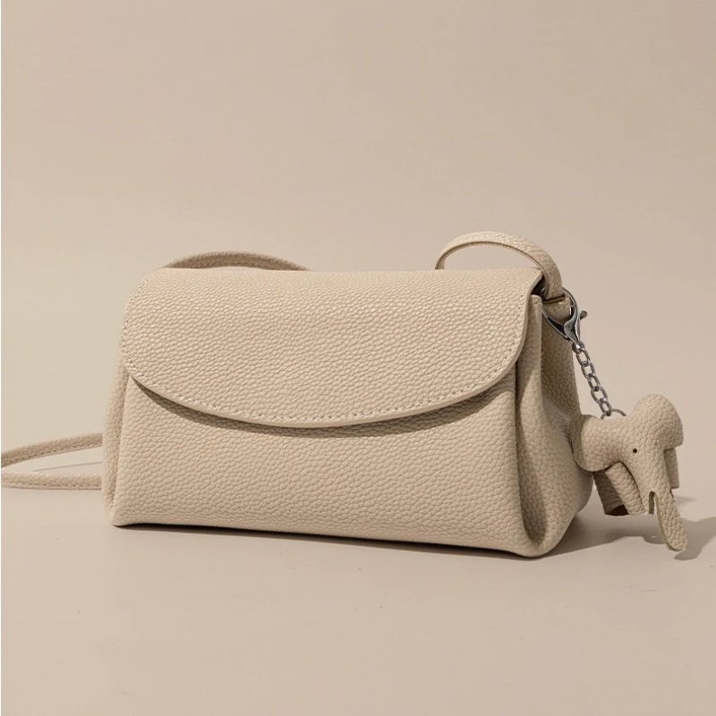 กระเป๋าสะพายข้างหนังวัวแท้ ดีไซน์ Flap สุดเก๋ ขนาดเล็กกะทัดรัด พร้อมลุยทุกวัน! - Image 2