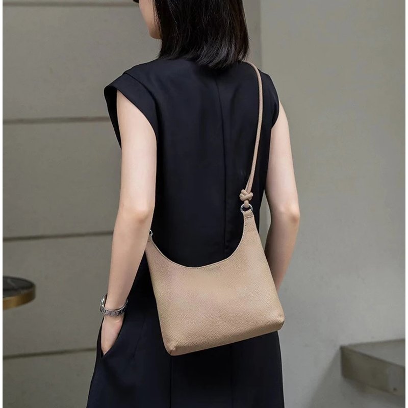 กระเป๋าสะพายข้างหนังวัวแท้ Hobo ลายตาราง ดีไซน์น่ารัก พกพาสะดวก! - Image 13