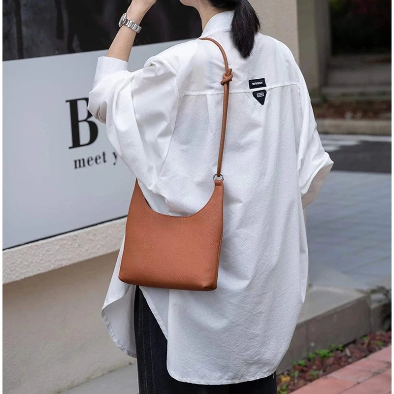 กระเป๋าสะพายข้างหนังวัวแท้ Hobo ลายตาราง ดีไซน์น่ารัก พกพาสะดวก! - Image 18