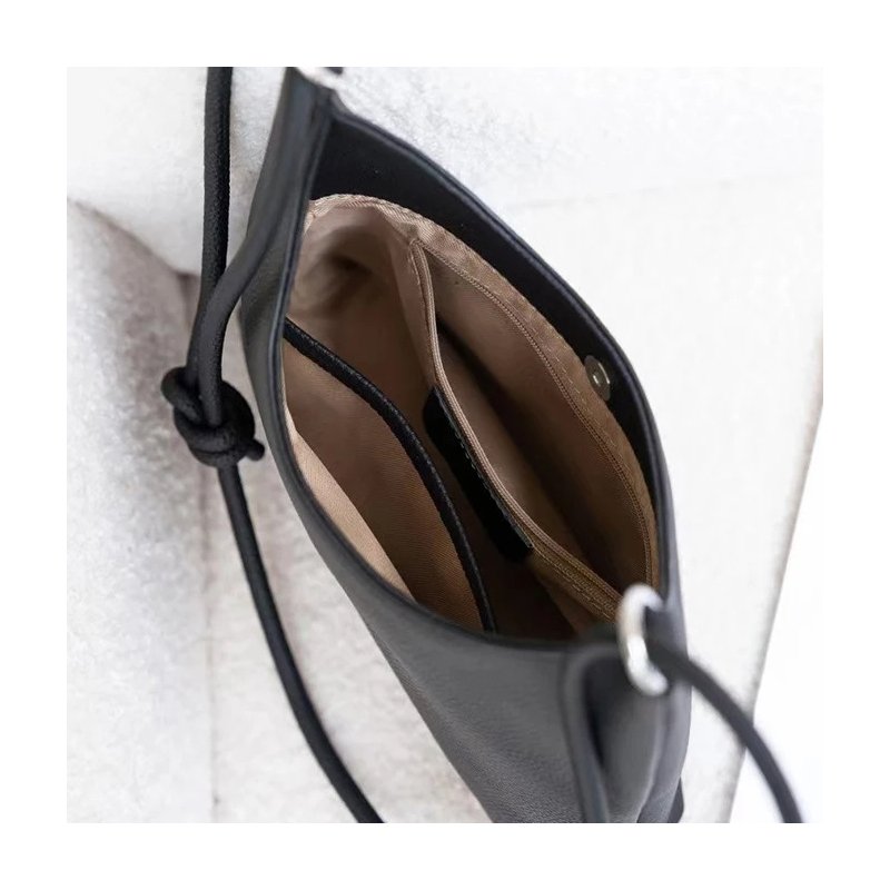 กระเป๋าสะพายข้างหนังวัวแท้ Hobo ลายตาราง ดีไซน์น่ารัก พกพาสะดวก! - Image 10