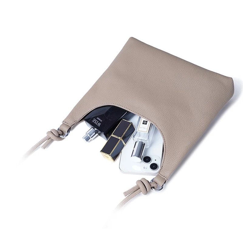 กระเป๋าสะพายข้างหนังวัวแท้ Hobo ลายตาราง ดีไซน์น่ารัก พกพาสะดวก! - Image 7