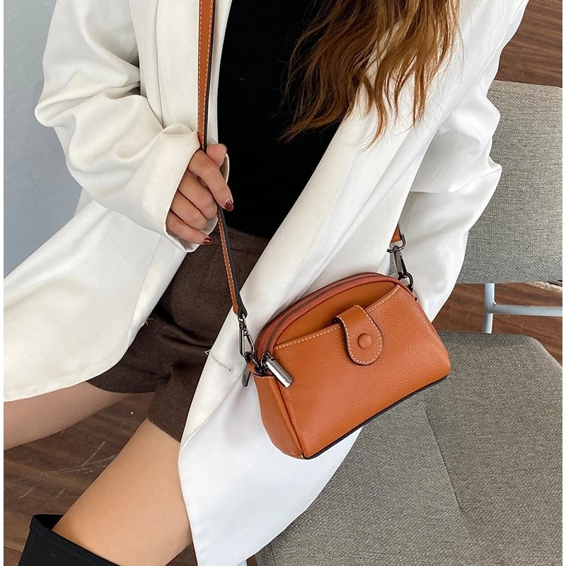 กระเป๋าสะพายข้างหนังวัวแท้ ดีไซน์ Clutches น่ารัก พร้อม 2 ช่องซิป! - Image 19