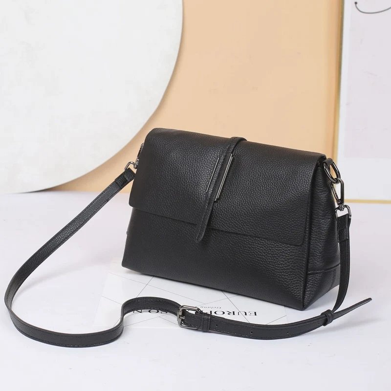 กระเป๋าสะพายข้างหนังวัวแท้ ดีไซน์ Flap ทันสมัย พร้อม 3 ช่องจุของ! - Image 6