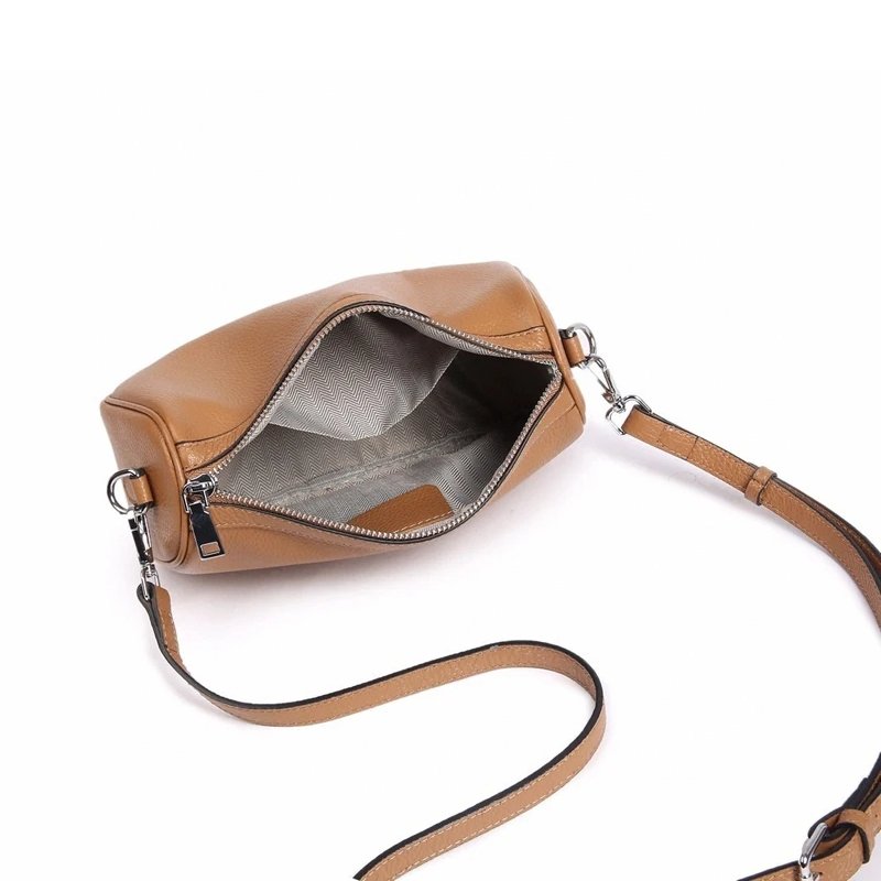 กระเป๋าสะพายข้างหนังวัวแท้ ทรง Barrel ดีไซน์เก๋ไก๋ มอบลุคไม่ซ้ำใคร! - Image 14