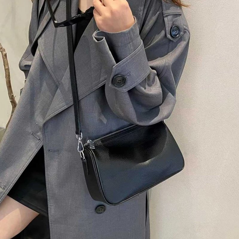 กระเป๋าสะพายข้างหนังวัวแท้ ทรง Barrel ดีไซน์เก๋ไก๋ มอบลุคไม่ซ้ำใคร! - Image 2