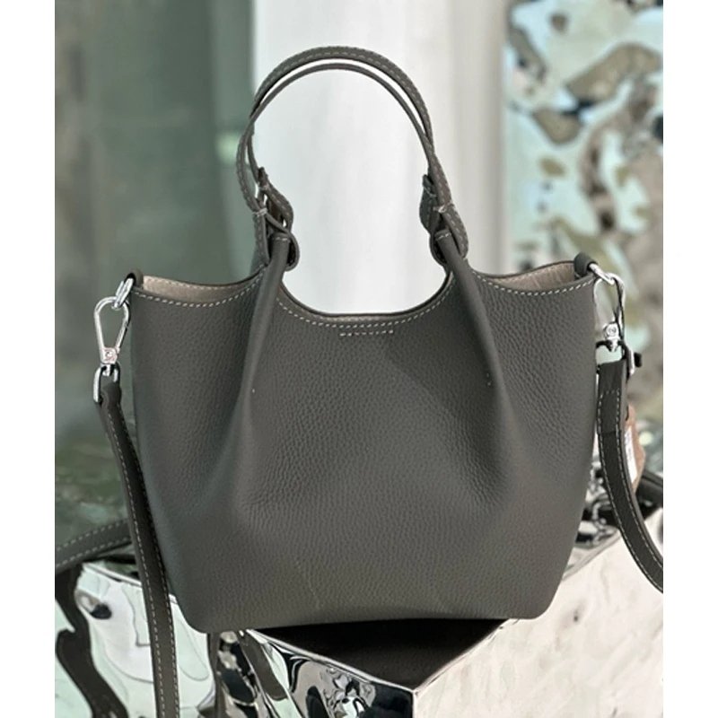 กระเป๋าสะพายข้างหนังวัวแท้ ทรง Saddle ดีไซน์คลาสสิก หรูหราเหนือกาลเวลา! - Image 15