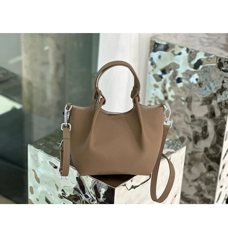 กระเป๋าสะพายข้างหนังวัวแท้ ทรง Saddle ดีไซน์คลาสสิก หรูหราเหนือกาลเวลา! - Image 14