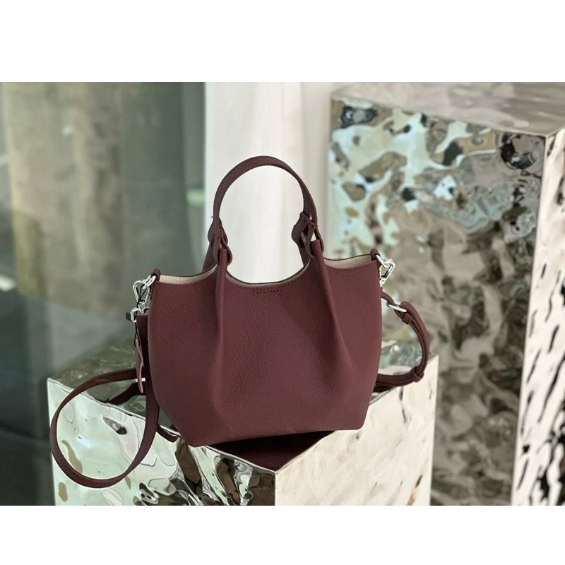 กระเป๋าสะพายข้างหนังวัวแท้ ทรง Saddle ดีไซน์คลาสสิก หรูหราเหนือกาลเวลา! - Image 13