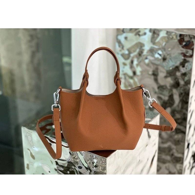 กระเป๋าสะพายข้างหนังวัวแท้ ทรง Saddle ดีไซน์คลาสสิก หรูหราเหนือกาลเวลา! - Image 12