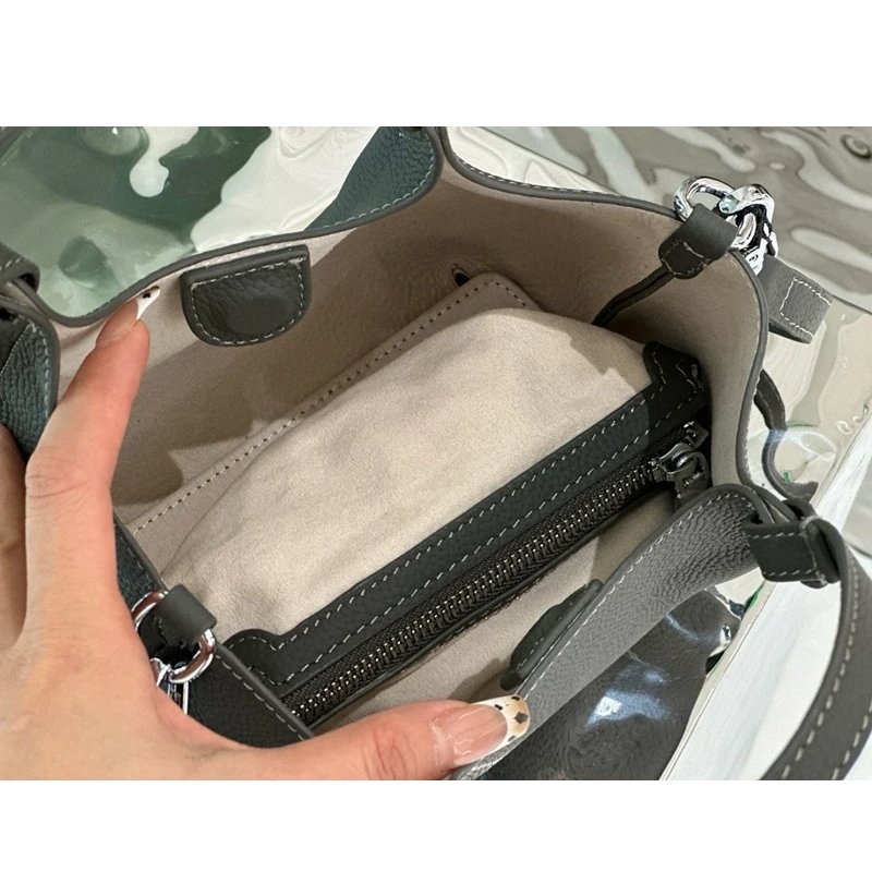 กระเป๋าสะพายข้างหนังวัวแท้ ทรง Saddle ดีไซน์คลาสสิก หรูหราเหนือกาลเวลา! - Image 10