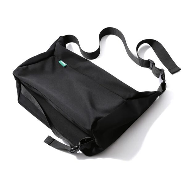 กระเป๋าสะพายข้าง Oxford กันน้ำ จุเยอะ ทนทาน ดีไซน์ Preppy พร้อมช่องกันขโมย!