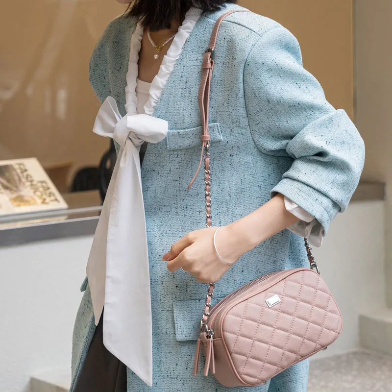 กระเป๋าสะพายไหล่หนังวัวแท้ลายสก๊อต ดีไซน์เก๋ มอบลุคทันสมัยไม่ซ้ำใคร! - Image 7