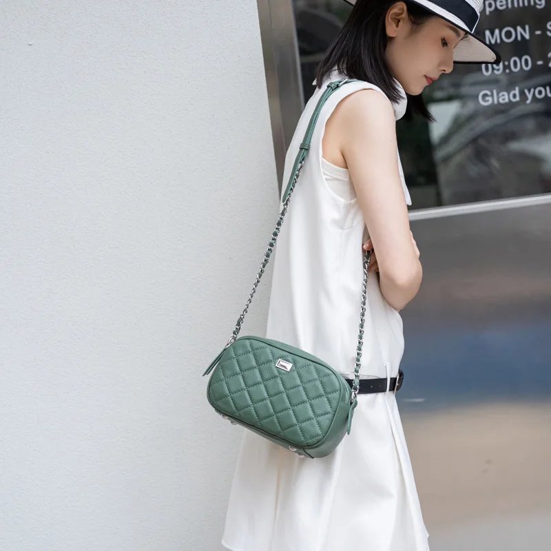 กระเป๋าสะพายไหล่หนังวัวแท้ลายสก๊อต ดีไซน์เก๋ มอบลุคทันสมัยไม่ซ้ำใคร! - Image 9