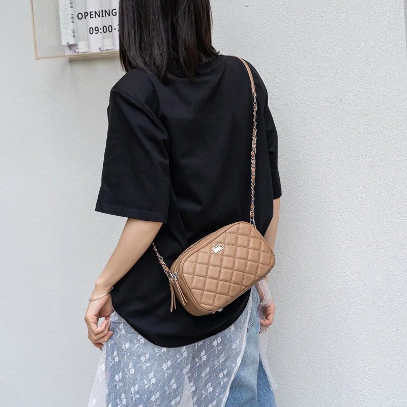 กระเป๋าสะพายไหล่หนังวัวแท้ลายสก๊อต ดีไซน์เก๋ มอบลุคทันสมัยไม่ซ้ำใคร! - Image 10