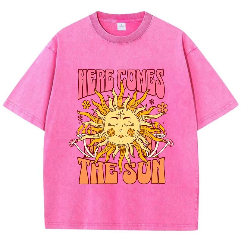 เสื้อยืดโอเวอร์ไซส์สไตล์แคชชวล พิมพ์ลาย "Here Comes The Sun" ดีไซน์ทันสมัย ใส่สบาย ระบายอากาศได้ดีเยี่ยม เหมาะกับทุกกิจกรรม มอบลุคสบายๆ มีสไตล์ในทุกวัน - Image 2