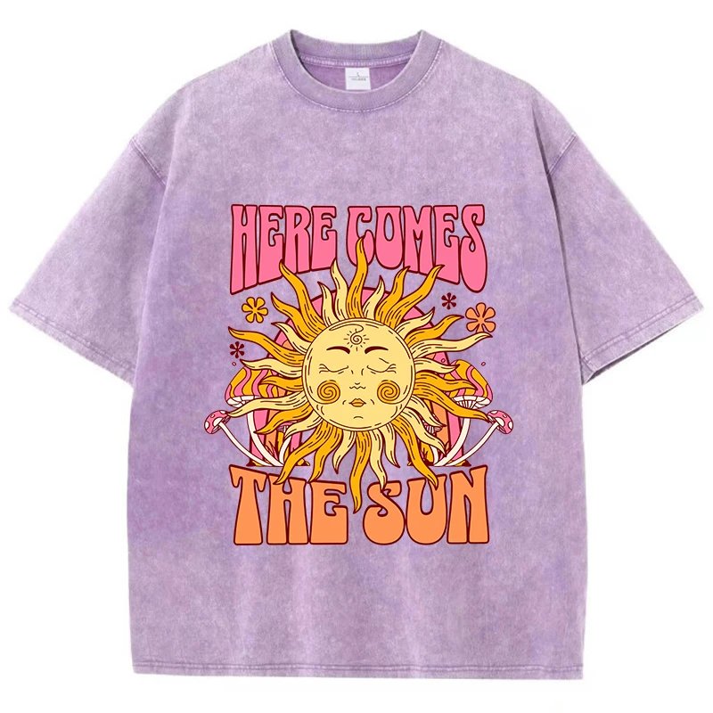 เสื้อยืดโอเวอร์ไซส์สไตล์แคชชวล พิมพ์ลาย "Here Comes The Sun" ดีไซน์ทันสมัย ใส่สบาย ระบายอากาศได้ดีเยี่ยม เหมาะกับทุกกิจกรรม มอบลุคสบายๆ มีสไตล์ในทุกวัน - Image 3