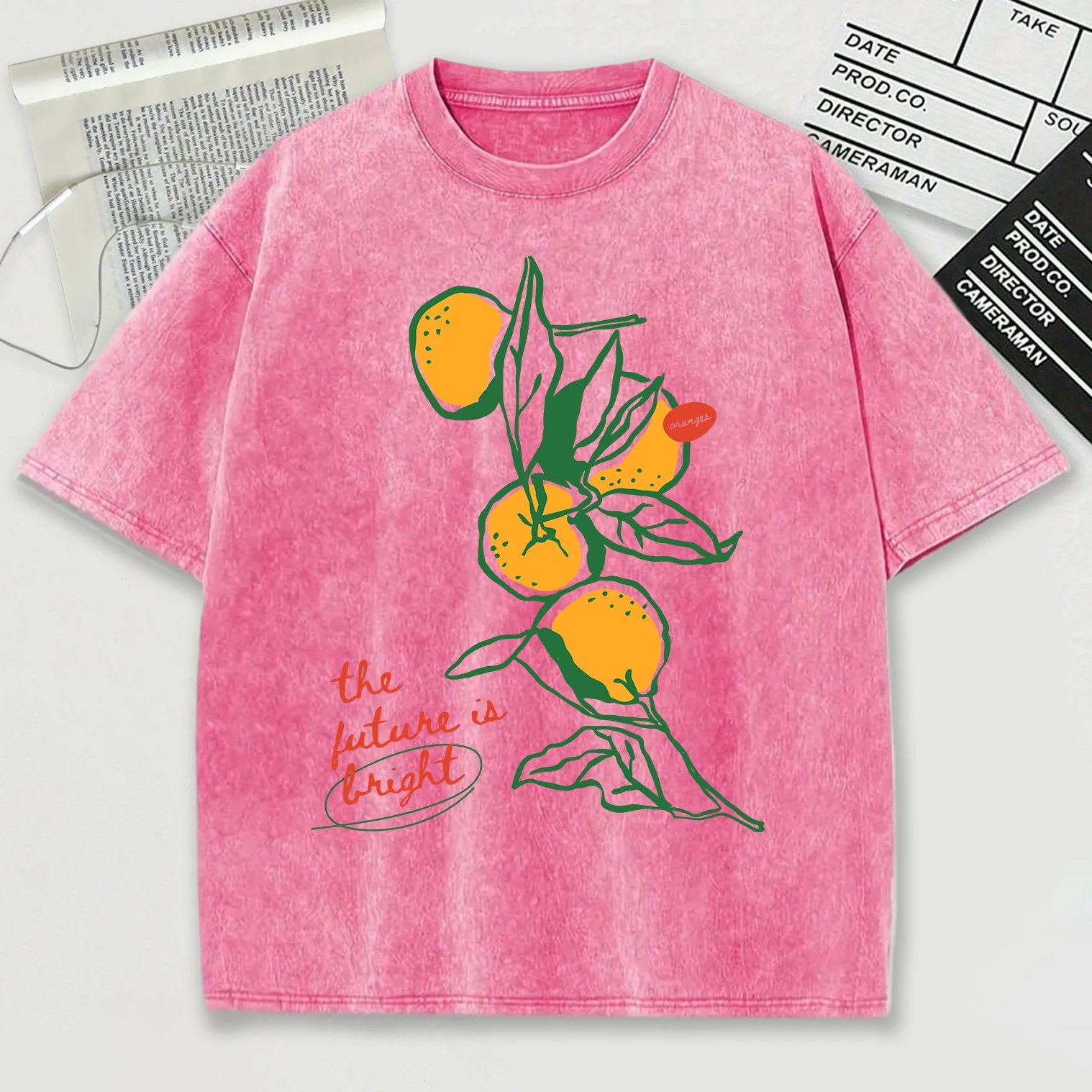 เสื้อยืดสไตล์วินเทจผ้าฝ้าย 100% พิมพ์ลายสวนส้มสีสันสดใส สวมใส่สบาย ระบายอากาศดี เหมาะสำหรับผู้ที่รักความสดใสและมีสไตล์