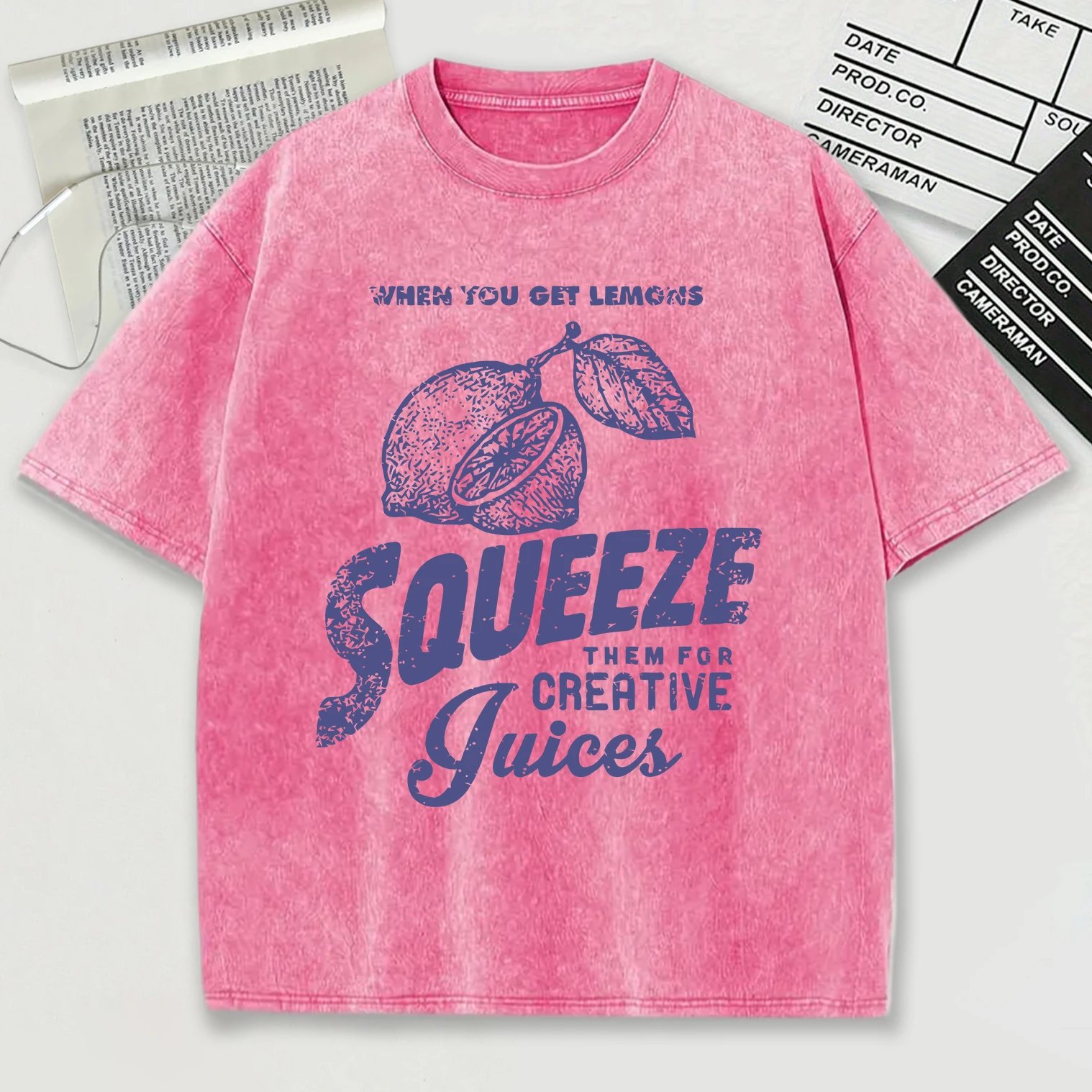 เสื้อยืดสไตล์วินเทจผ้าฝ้าย 100% พิมพ์ลายบลูเบอร์รี่หลากสีสัน สวมใส่สบาย ระบายอากาศดี เหมาะสำหรับผู้ที่ชื่นชอบความสดใสและโดดเด่นในทุกๆ วัน