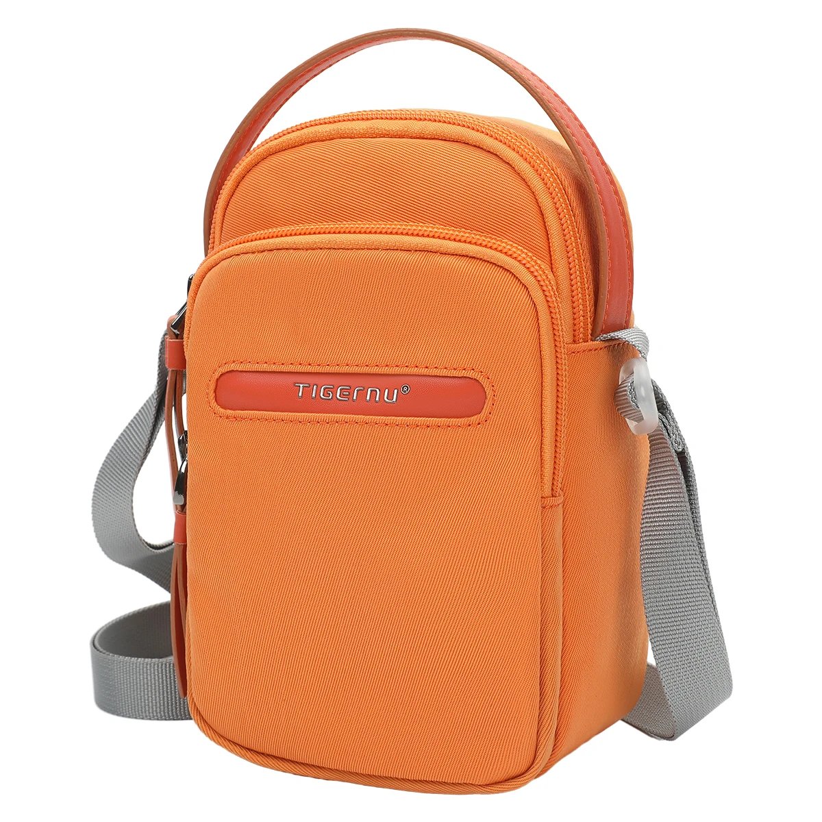 กระเป๋าสะพายข้างดีไซน์กะทัดรัด น้ำหนักเบา กันน้ำได้ดี มาพร้อมซิปนวัตกรรม ทนทาน เหมาะกับทุกโอกาส มอบความสะดวกสบายและสไตล์ที่ลงตัว